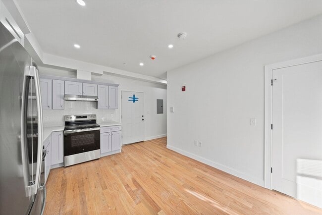 Photo - 417 Commercial St Unit 3