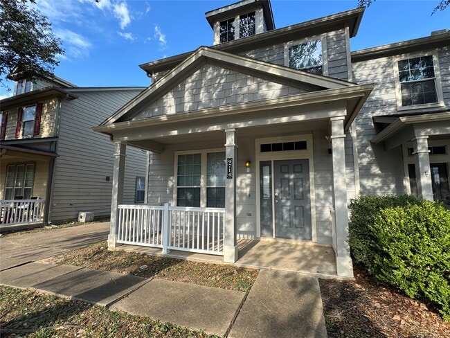 Building Photo - 9714 Coyote Creek Dr Rental
