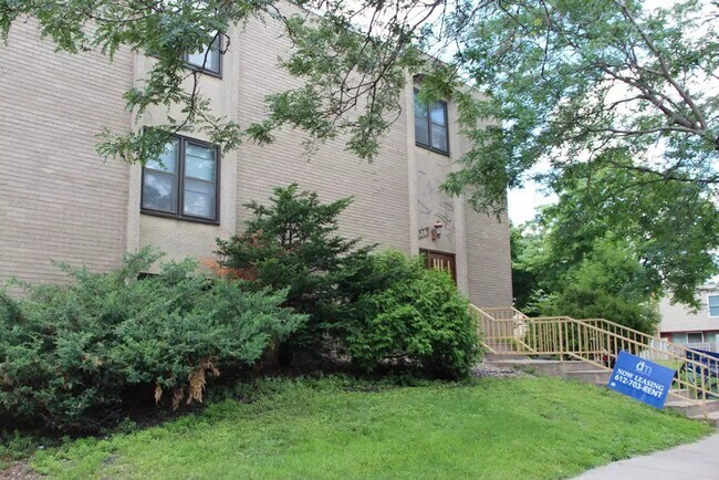 Photo - 11th on Campus