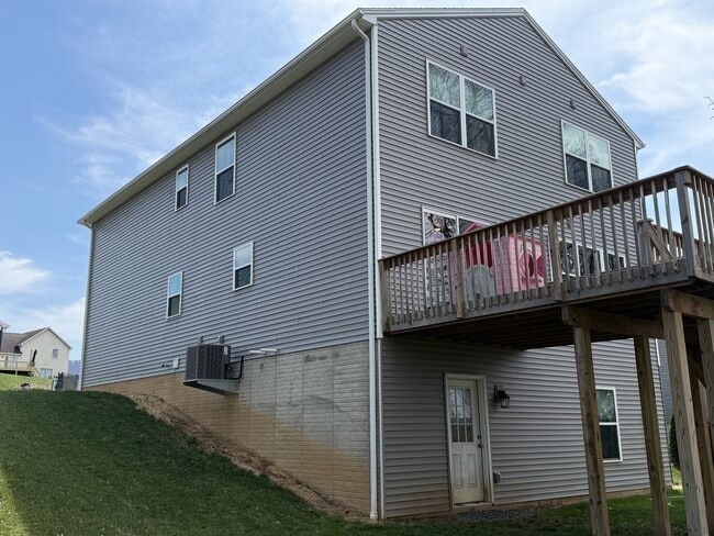 Photo - 166 Gwenedd Ln