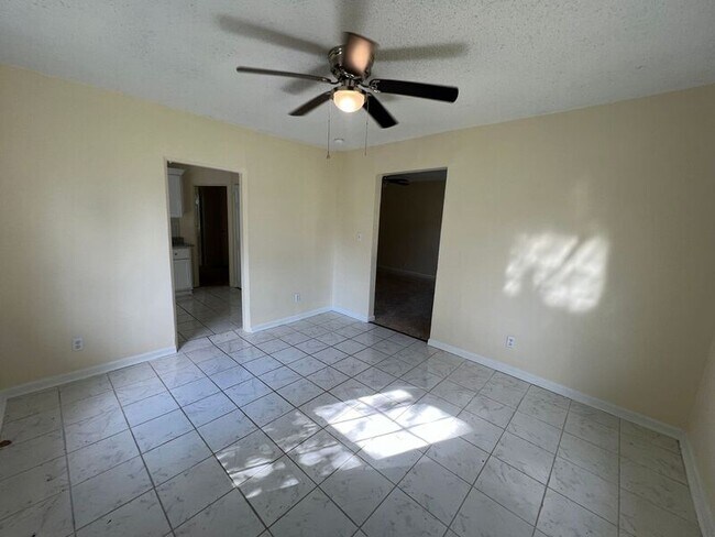 Photo - 530 Selma Rd