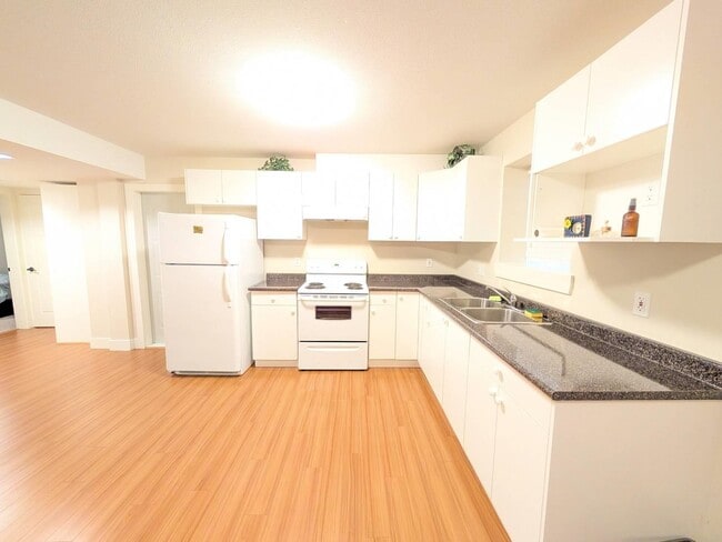 Photo - 73XX-7202 202 St.