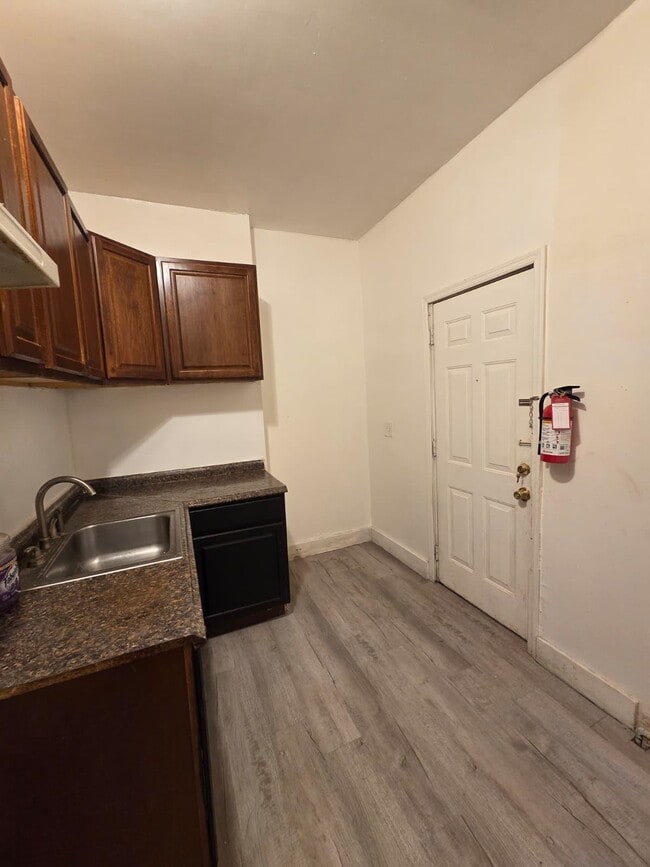 Building Photo - 20 N 7th St Unit 1st floor Rental