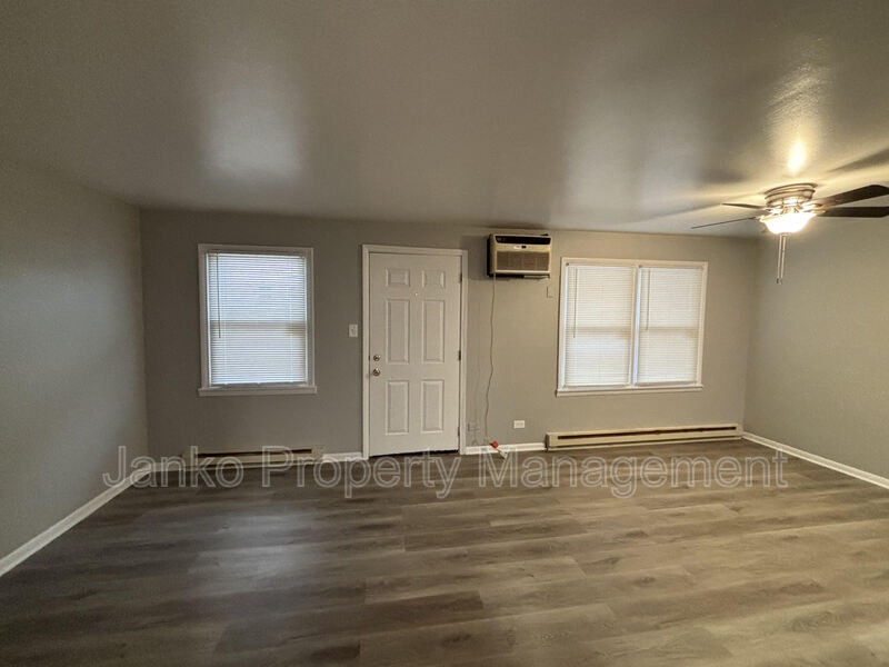 Photo - 474 W 14th Pl Unidad 1