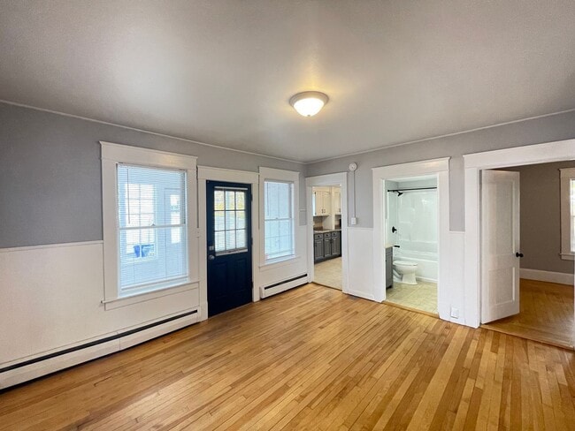 Photo - 396 Amory St