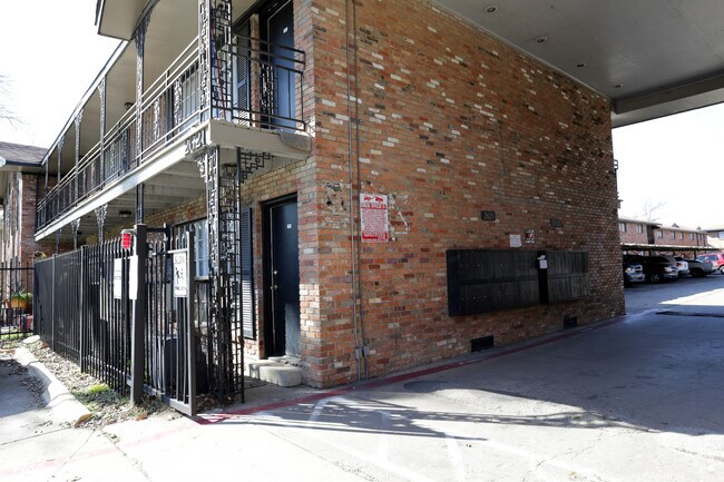 Photo - Chateau Bachman