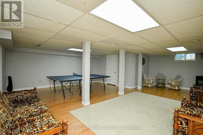 Photo - 20061 Willoughby Rd