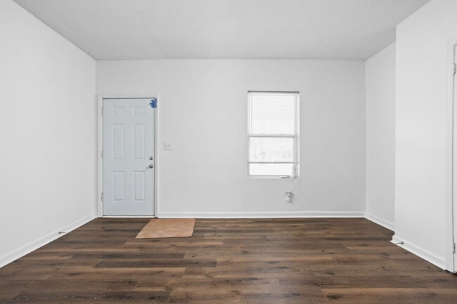 Photo - 553 N Oakland Ave Unit 553