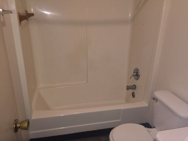 Photo - 2 Bedroom / 1 Bath Apartment Johnson City, TN