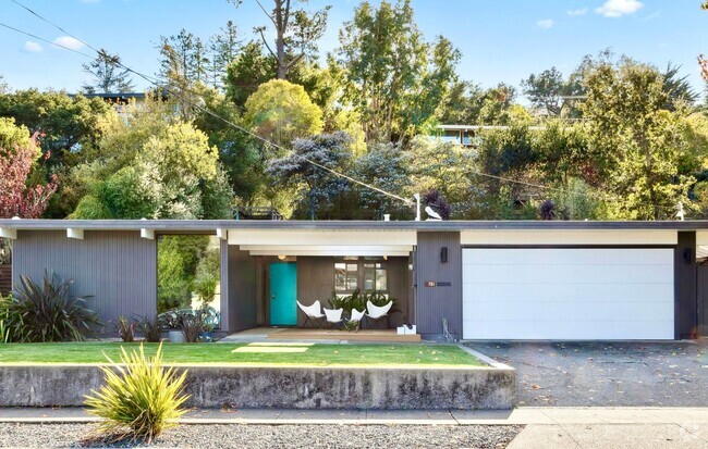 Building Photo - Mid Century Dream Home