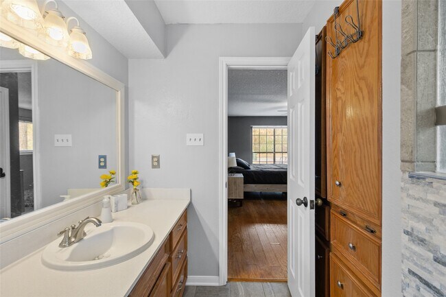 Photo - 117 E Park Dr