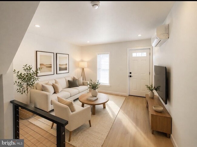 Photo - 1625 Olive St