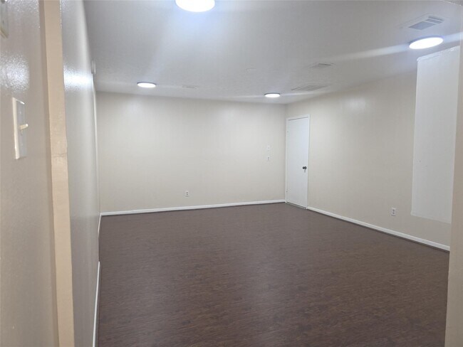 Photo - 1907 Summerfield Pl