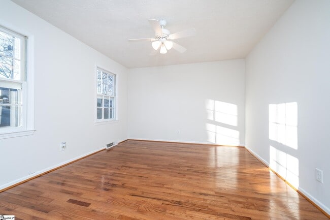 Photo - 125 Newgate Dr