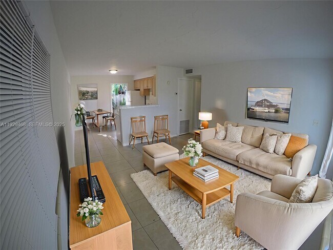 Building Photo - 1842 McKinley St Unit 2