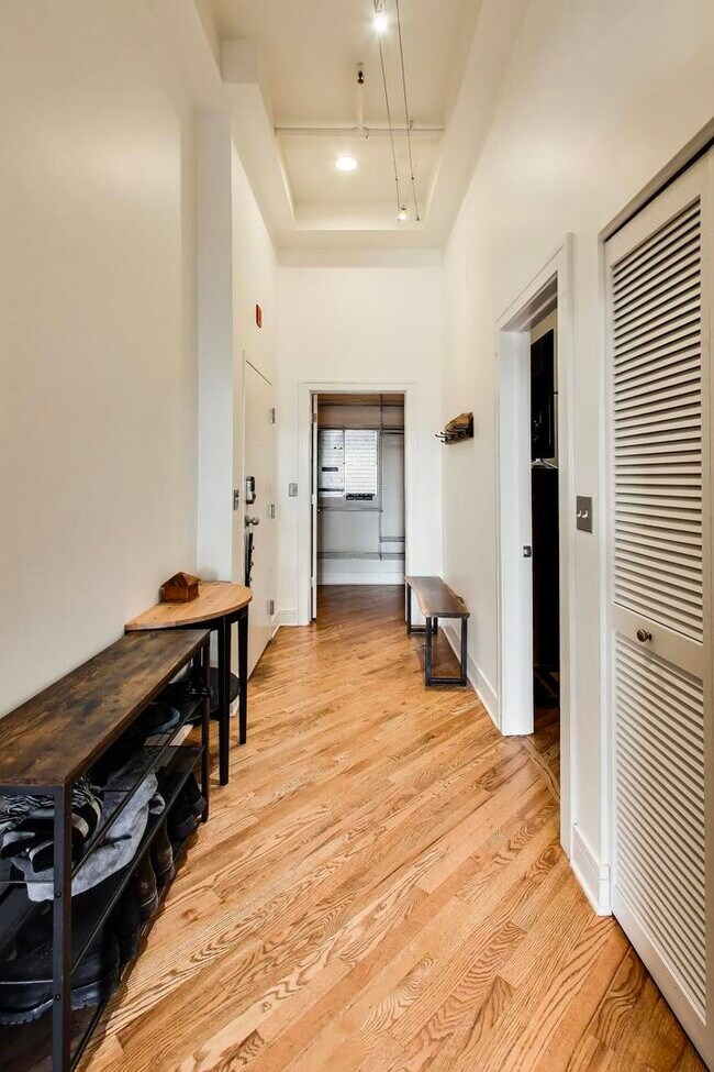 Photo - 1400 N Milwaukee Ave