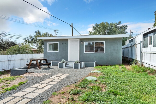 Photo - 1224 Willowside Ter