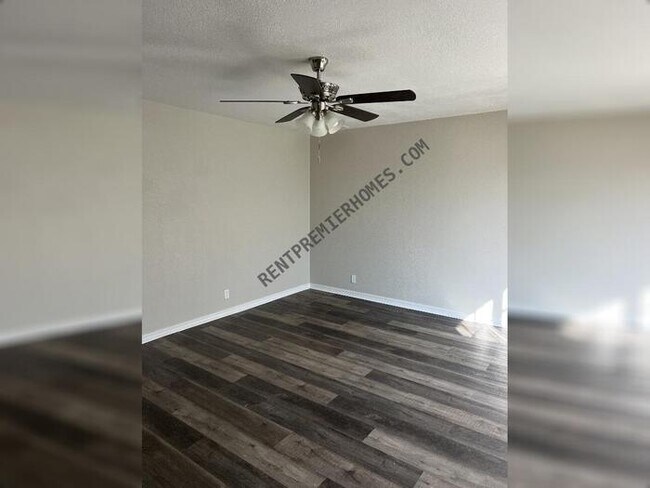 Photo - 701 NE 81st St