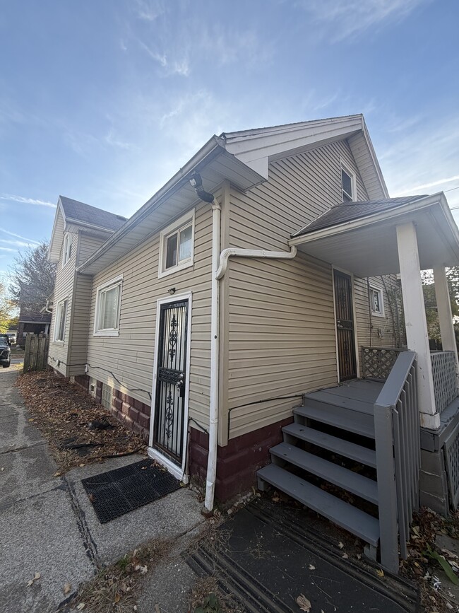 Photo - 12705 Holborn Ave