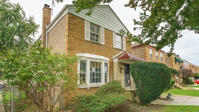 Building Photo - AMAZING 3BED/1.5BATH AUBURN GRESHAM SF HOME