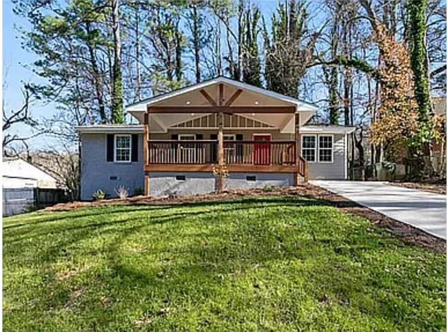 Building Photo - 2243 Baywood Dr SE