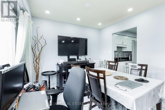 Photo - 26 Roughfield Crescent