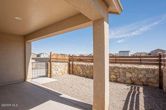 Photo - 4828 Ruben Soto