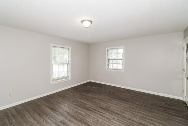 Photo - 6005 Macinness Dr