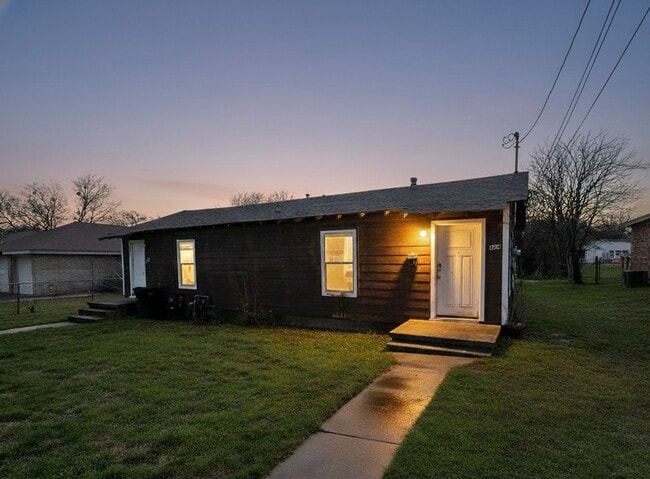 Building Photo - Cozy 1 bedroom 1 bath duplex