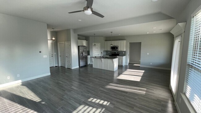 Photo - Stylish 4-Bed With Fireplace & Covered Porch