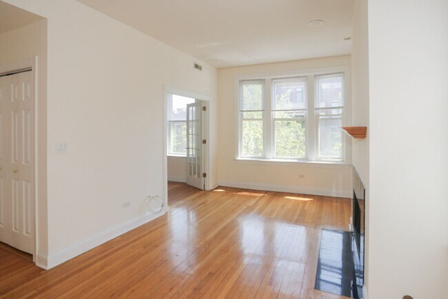 Photo - 3852 N Southport Ave Unidad 3846-3