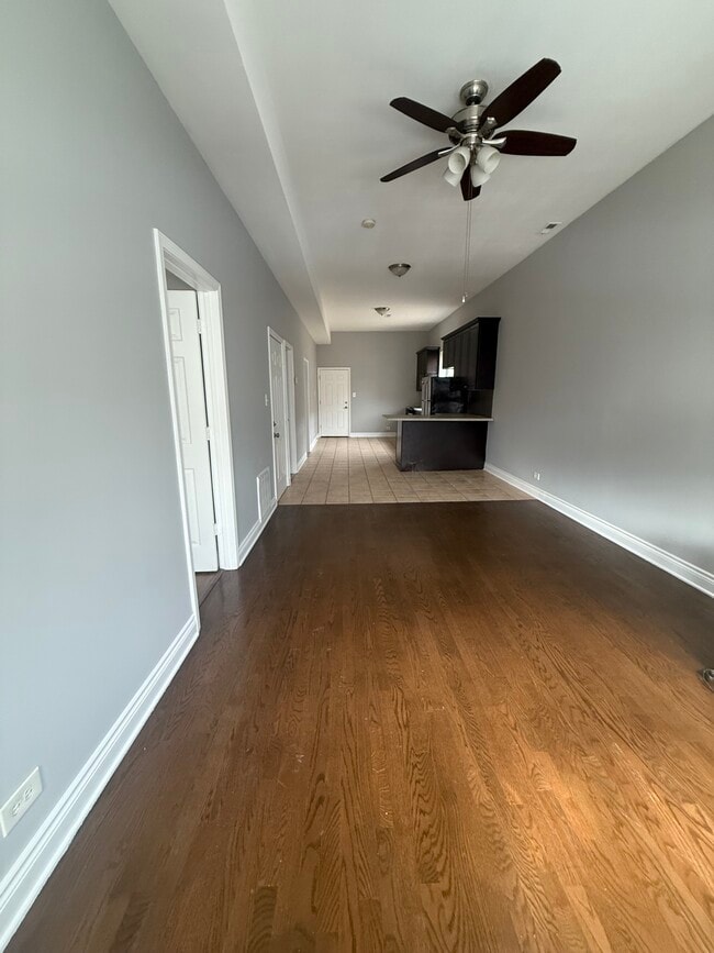 Comedor pequeño - 930 W 35th Pl Unidad 2nd Floor Front