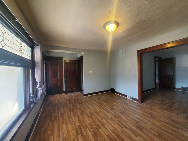 Photo - 2217 W 105th St Unidad UP