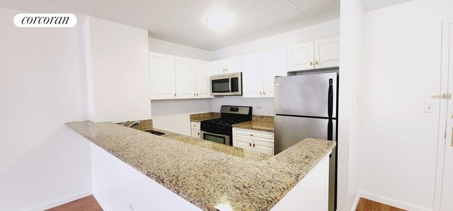 Building Photo - 225 Eighth Avenue 3G