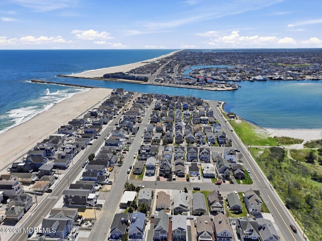 Photo - 565 Trout Ave