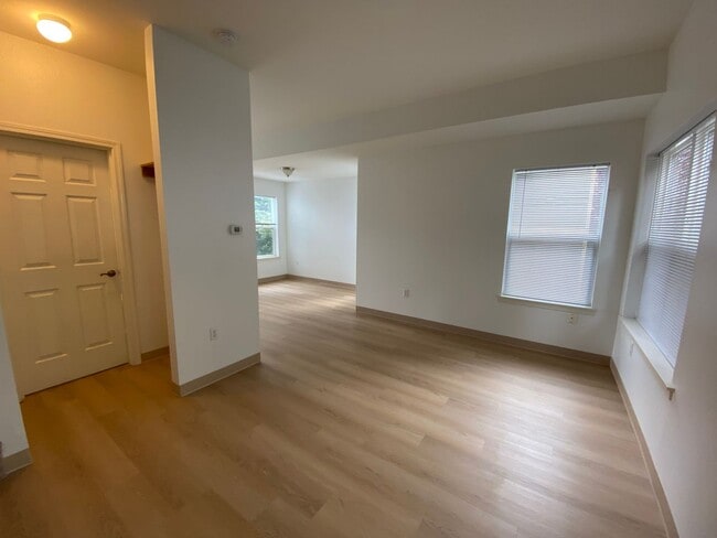 Photo - BY4020 Unit 201