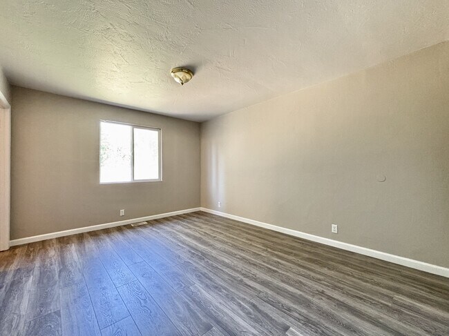 Photo - 10330 Flatland St