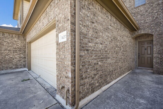 Photo - 3 BEDROOM DUPLEX LOCATED IN HUTTO, TEXAS!