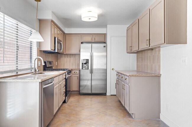 Photo - SPACIOUS 3BEDROOM TOWNHOUSE IN 89103