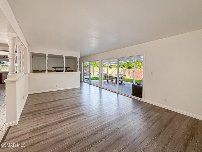 Photo - 2561 Heywood St