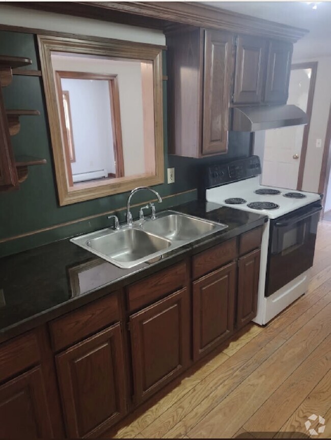 Building Photo - 41 Whitcomb St Unit 1 Rental