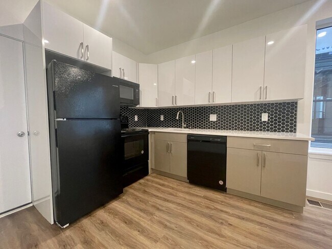 Photo - 54th St Manor