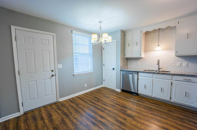 Photo - Great Townhome Convenient Location