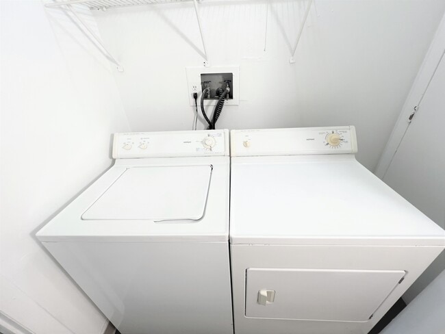 2BD, 1BA - Laundry - Kimberly Club Apartments