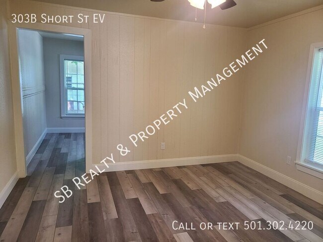 Photo - 303 Short St