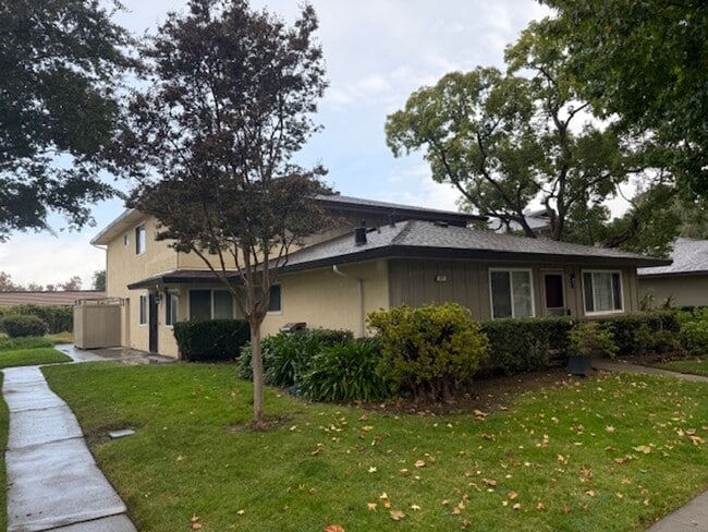 Building Photo - Charming 2-Bedroom Home Near Downtown Camp...