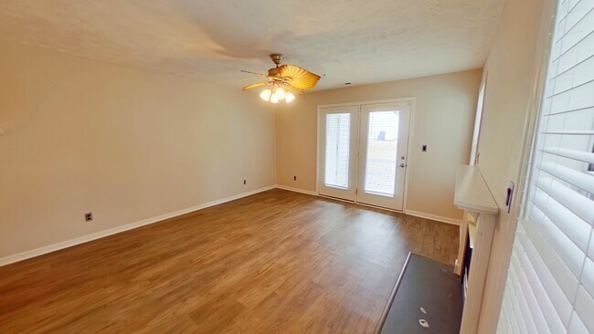 Photo - 300 Waterdown Dr