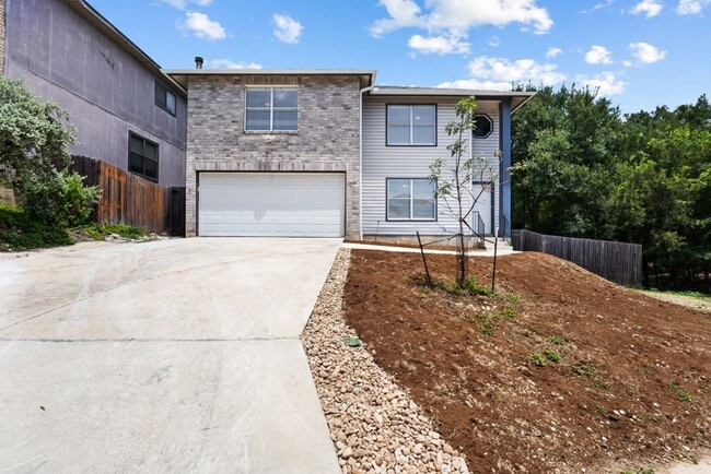 Building Photo - 4 Bedroom/2.4 Bath Oak Bluff Subdivision