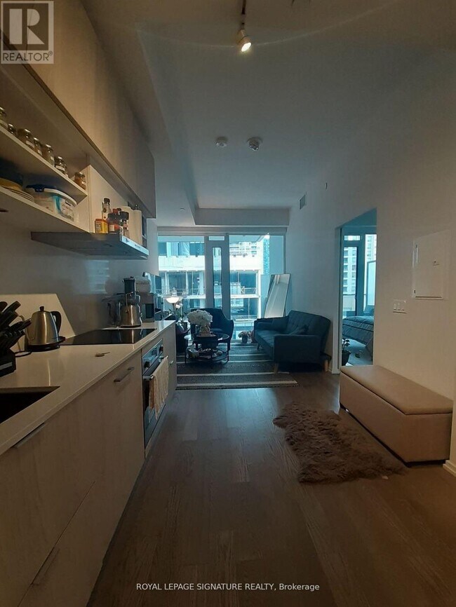 Photo - 5 Soudan Ave Unit 909