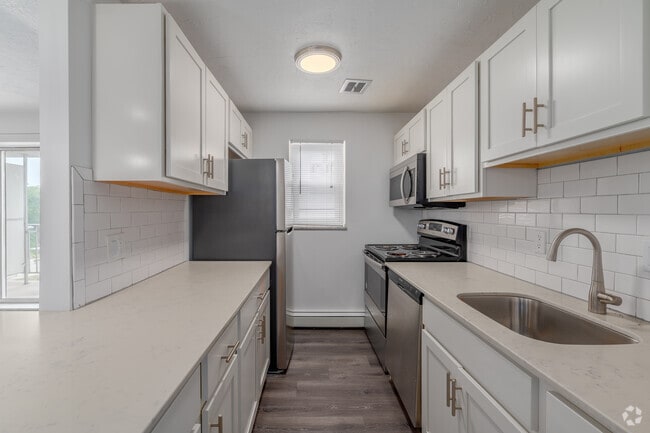 2BR, 1BA, - 725SF - Kitchen